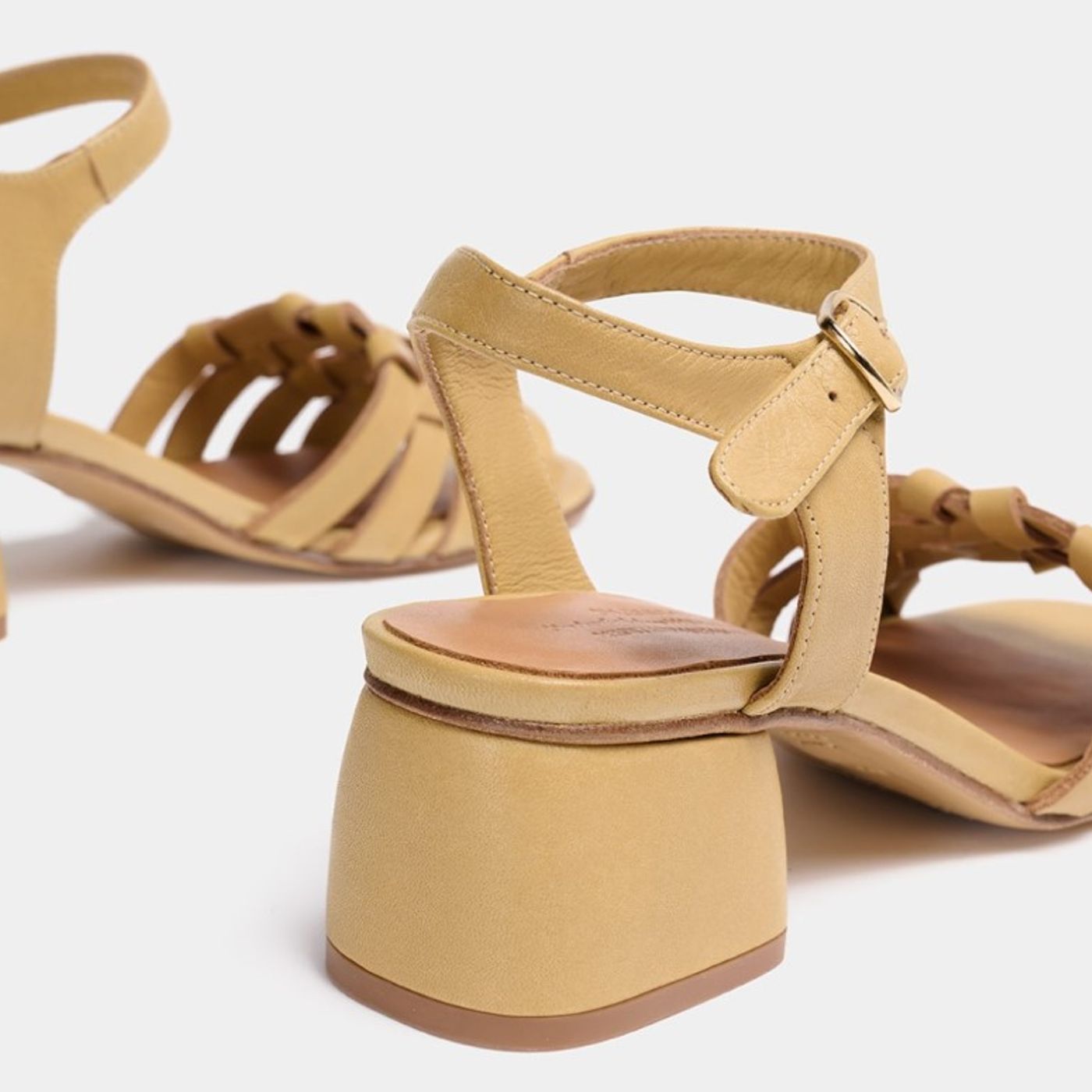 Slide b6e9cdec1efe404ebc230ba2670aa2c3