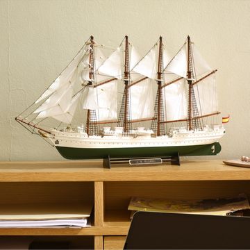 ﻿Gift Pack with Ship Model, Paints and Tools: Training Ship J.S. Elcano / Esmeralda