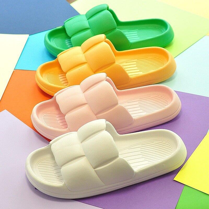 Description Picture 4 of itemPuffy soft-soled bath slippers - 4 colors