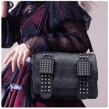  Retro Rivet Bagб Handmade with Skull Decorationб Stylish Punk Halloween Bag with Chain