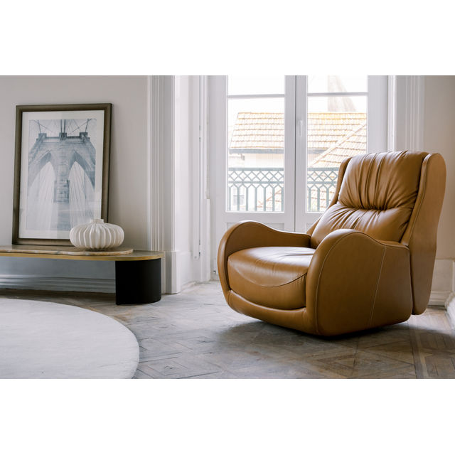 Capelinhos Leather Lounge Chair