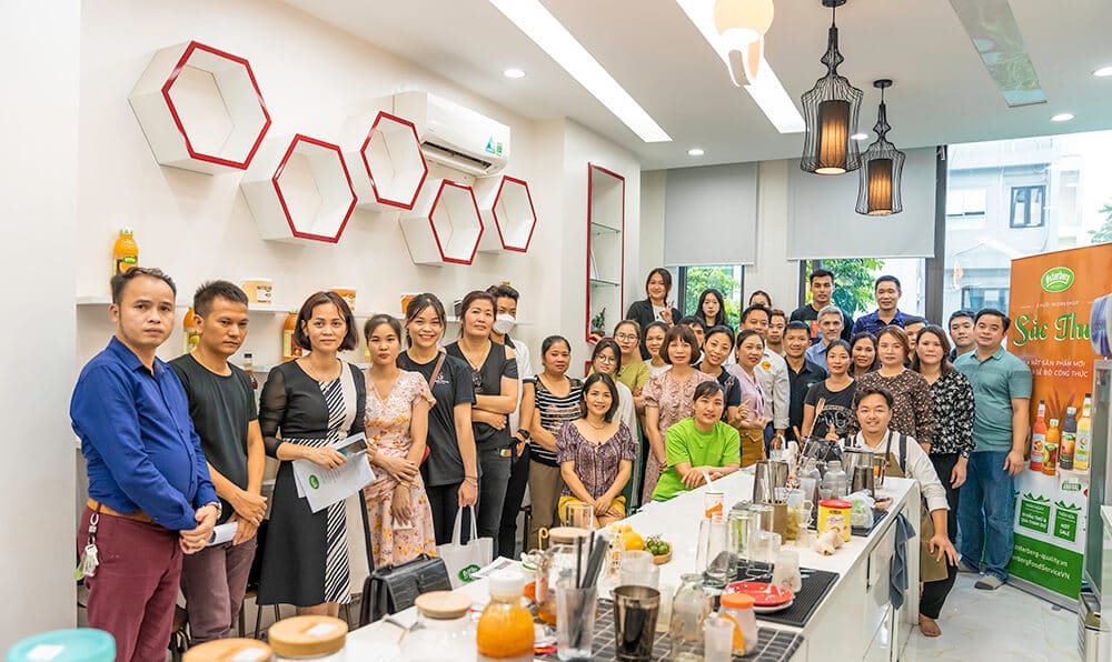 Toàn cảnh một buổi workshop với đông đủ học viên và không khí sôi nổi