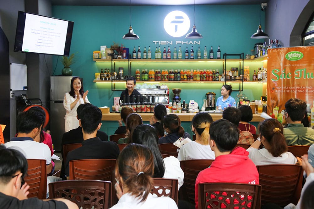 Toàn cảnh không gian workshop Sắc Thu 2022 do Osterberg và Cloudmart tổ chức tại Đà Nẵng