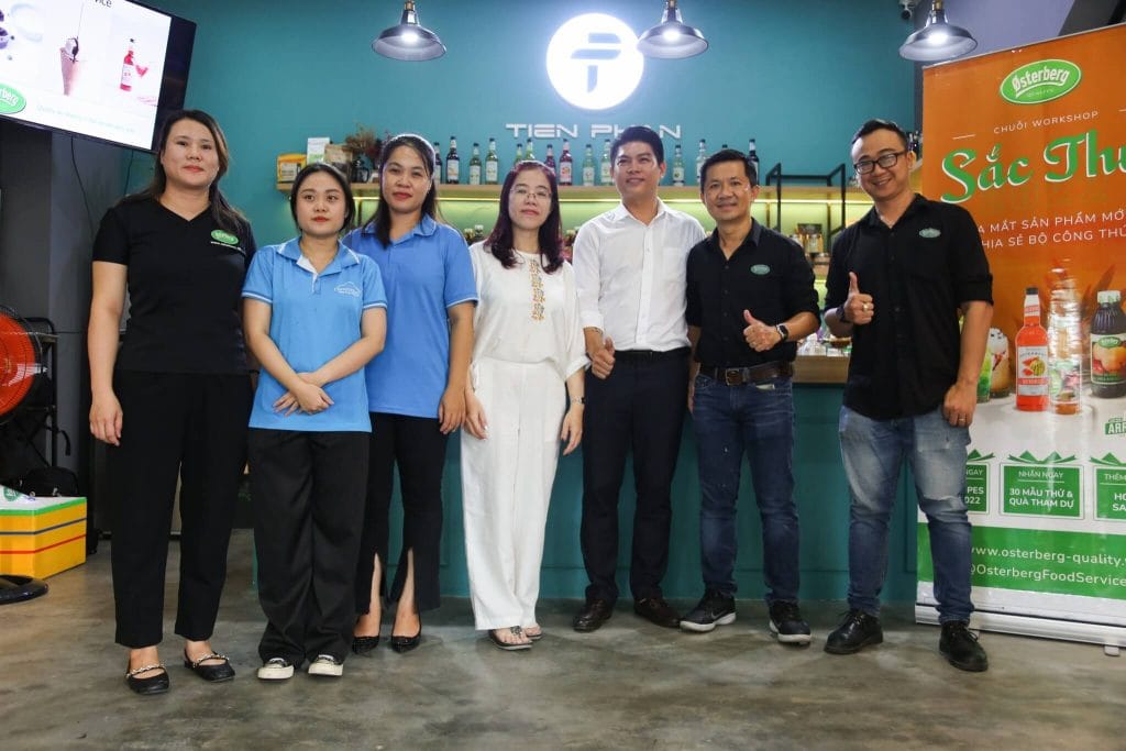 Đội ngũ Osterberg và đối tác Cloudmart Đà Nẵng trong sự kiện workshop Sắc Thu 2022