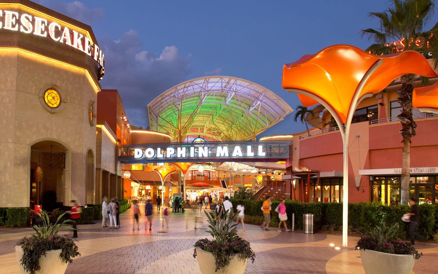 hotels close to dolphin mall