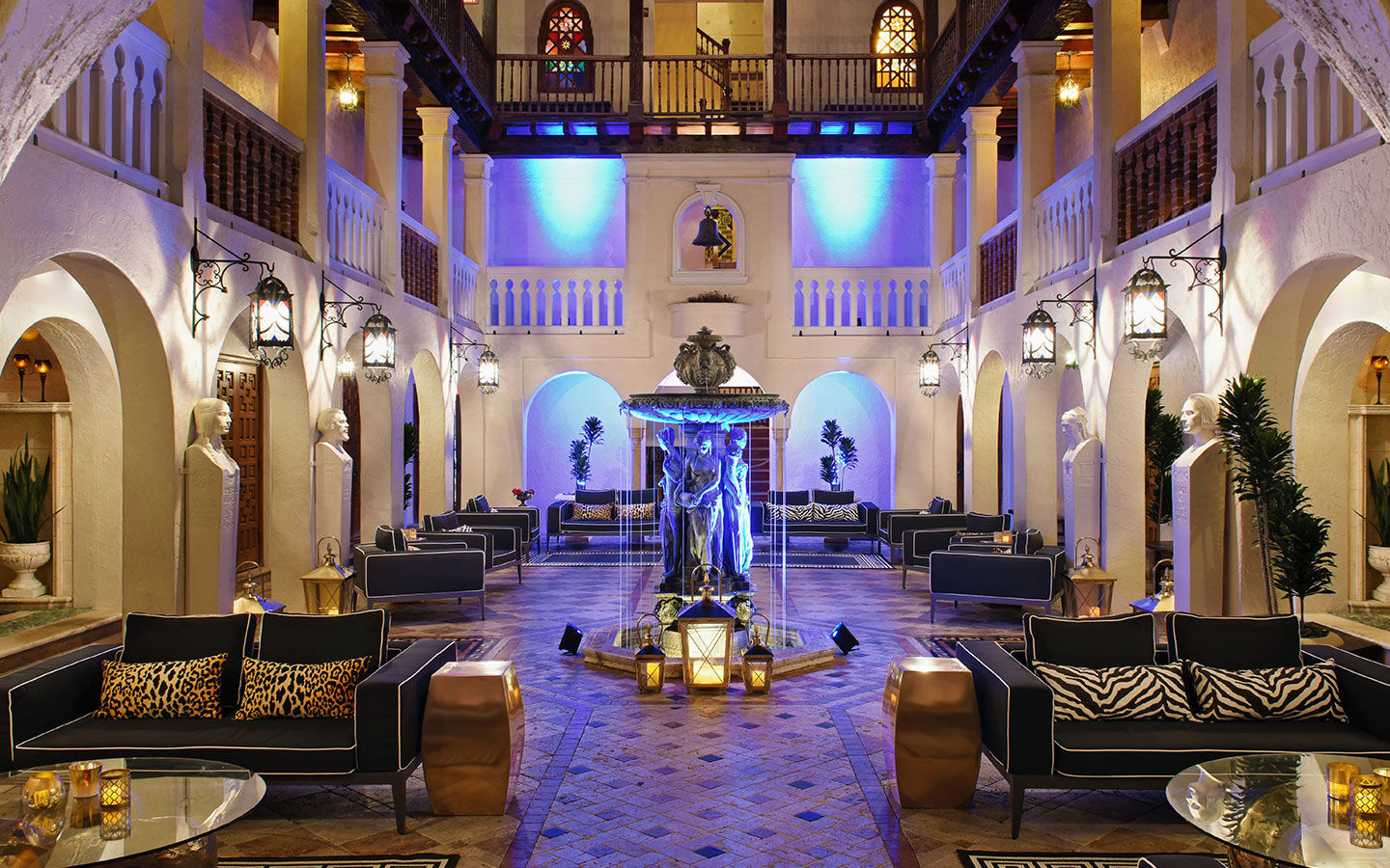 CASA VERSACE: LIVING WITH ART