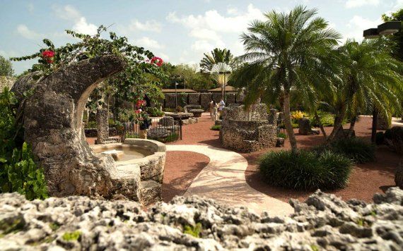 Deyò View nan estrikti Coral Castle