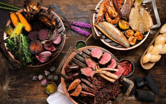 Untar de carne y vegetales a la parrilla en Los Fuegos por Francis Mallmann