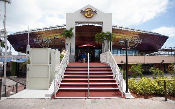 Enjoy a waterfront meal at Hard Rock Cafe