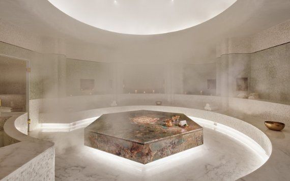 Sala de banho turco no Tierra Santa Healing House