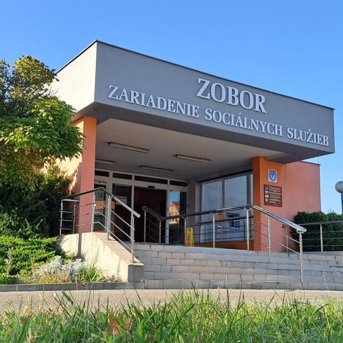 Dobrovoľnícky projekt Úprava areálu zariadenia sociálnych služieb ZOBOR