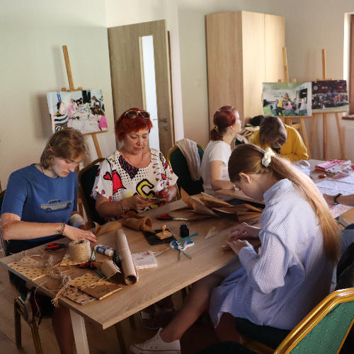 Dobrovoľnícky projekt Príď nám pomáhať na kreatívne dielne 