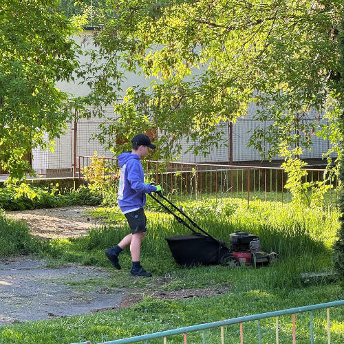 Dobrovoľnícky projekt Pomôž nám zveľadiť klubovňu KiviK