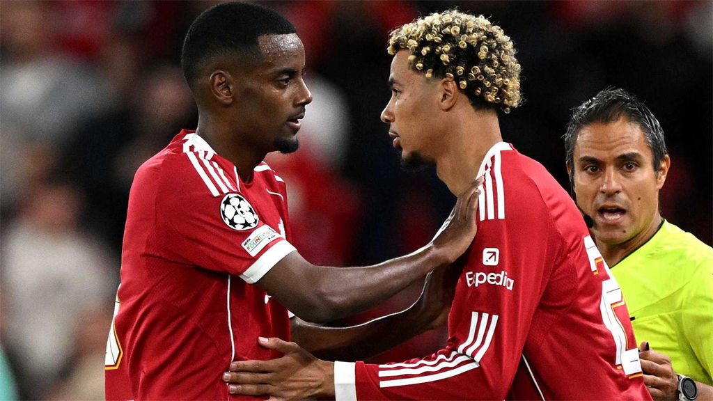 Hugo Ekitike dan Alexander Isak di Liverpool