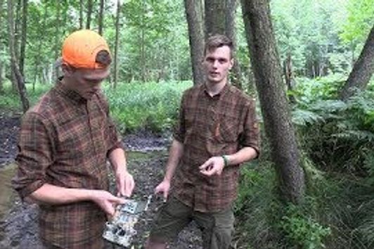 Wildkameras richtig aufhängen - Hunter Brothers