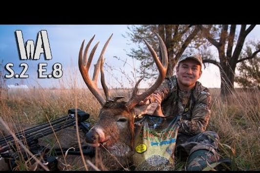 Ryan Shoots a Giant Kansas Buck - 171 Inch Stud (Bowhunting Kansas Whitetails)