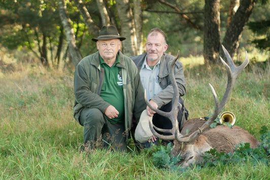 Jagdvideo Brunft Pommern - 3 Hirsche liegen auf der Strecke!