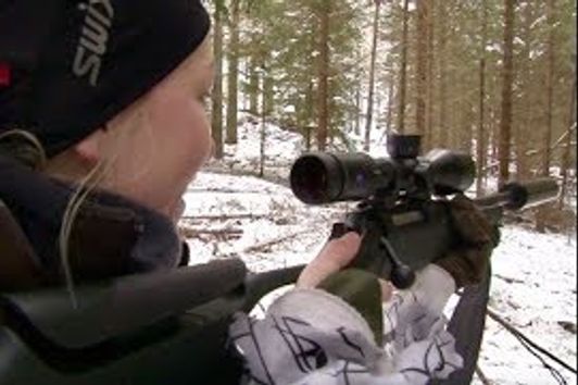 Anette hunting wildboar-- hog hunting--chasse sanglier- jagd--keiler