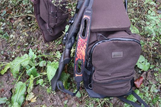 Sitzrucksack „Roar“ und Waffenfutteral „Birk“ von MJOELNER HUNTING