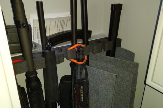 DIY Schalldämpferhalter Waffenschrank - Geartester