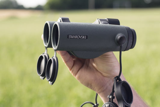 Swarovski EL Range 10 x 42 & Fotoadapter fürs iPhone