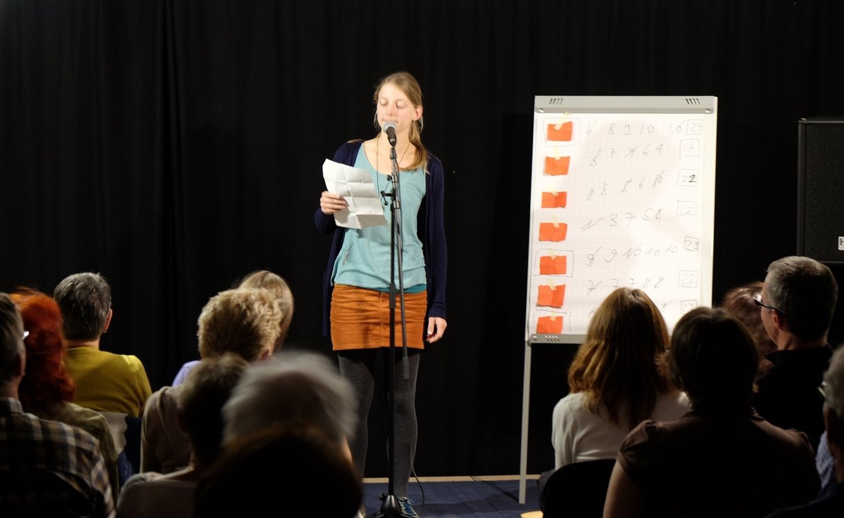 Lesen und Lachen: Der 29. Dichter:innen SLAM