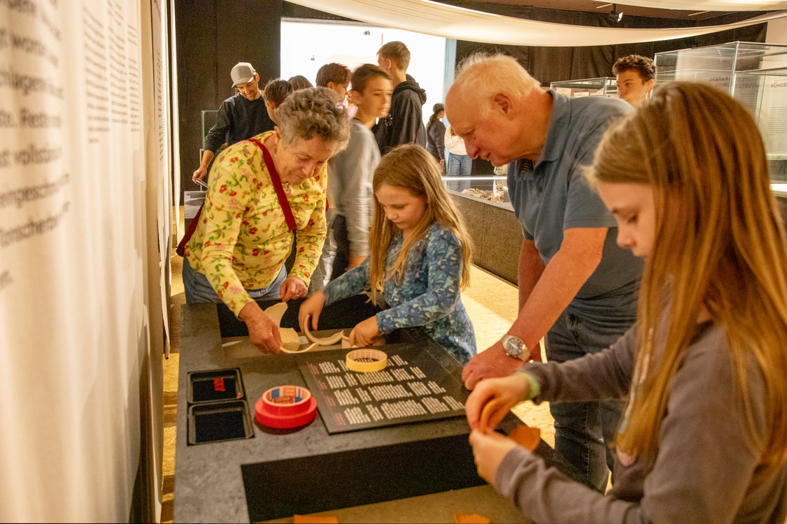 Familien-Rundgang im Museum mit Übersetzung in Gebärdensprache