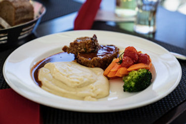 Offener Mittagstisch im Gasthaus Post, Sils i. D.