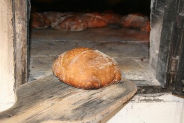 Brotbacken in Salouf