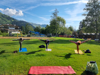 Yoga in der Badi für Einsteiger in Ilanz