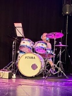 Konzert Schlagzeug, E-Bass, Kontrabass, Bands