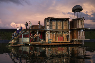 RECEPTION/ Karl's kühne Gassenschau