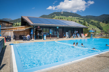 Schwimmbad - Saisoneröffnung