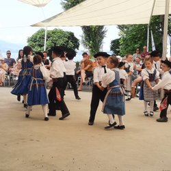 Folklore mit Kindertrachten Weggis