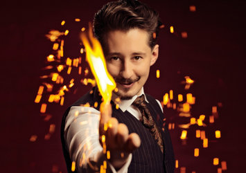 Wunderbare Kuriositäten: Zauber-Theater für Gross und Klein mit Rafael Scholten