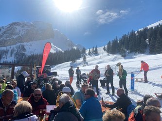 „Hüttengaudi“ im Waldstafel-Hock in Tschiertschen „Hüttengaudi“ im Waldstafel-Hock in Tschiertschen