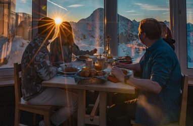 1. August Rothorn Sunrise