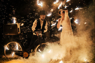 Glitzer Glanz & Feuertanz