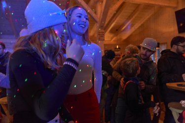 Season End Party mit DJ im „Alpen Chic“