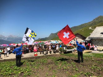 Älplerchilbi Alp Scharmoin