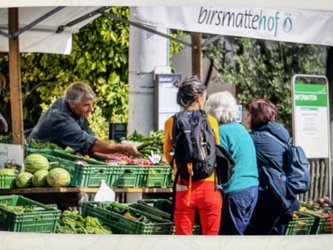 Wochenmarkt auf dem Lindenplatz Allschwil