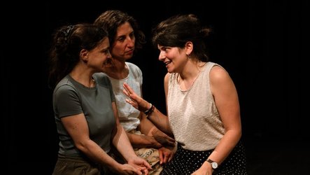 theagovia theater - Drei Schwestern