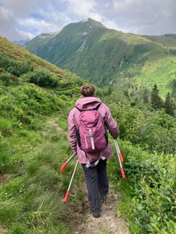 Natur verbindet – Pflege mit uns die Alpweiden auf der Alp Pazzola