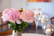 © Auberge des Trois Tilleuls: Blumen am Tisch