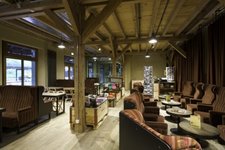 Eingang mit Shop und Museumsbistro