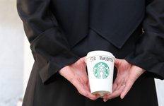 Sr  Birgitta Starbuck hinten