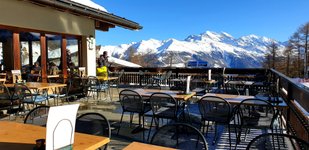 © Bergrestaurant Dorbia: Terrasse im Winter