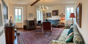 Riesiges und romantisches Wohnzimmer mit Plattenspieler und umfangreicher Plattensammlung, DVD & VHS-Video, Brettspiele