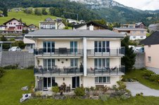 Die Wohnung befindet sich im 1. Obergeschoss links.