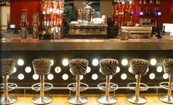 © Almodobar – Bar Lounge Restaurant